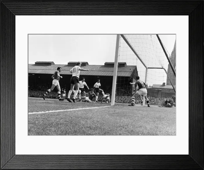 Framed Print : Republic of Ireland v England international match at Dalymount Park, Dublin