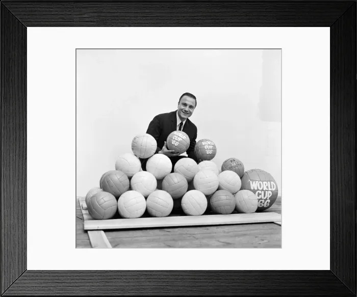 Framed Print : World Cup footballer George Cohen, the Fulham and England full back Framed Print : World Cup footballer George Cohen, the Fulham and England full back