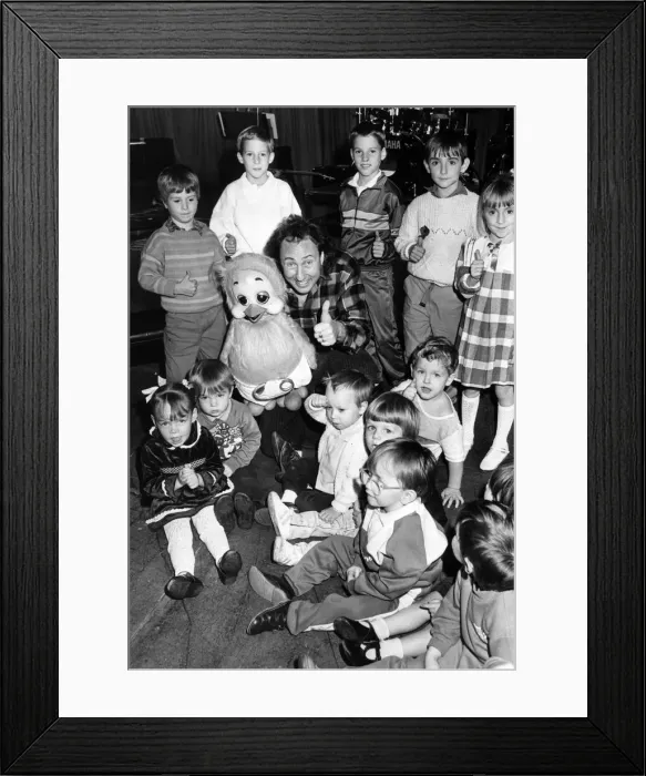 Framed Print : Keith Harris, ventriloquist and dummy, Orville the Duck Framed Print : Keith Harris, ventriloquist and dummy, Orville the Duck