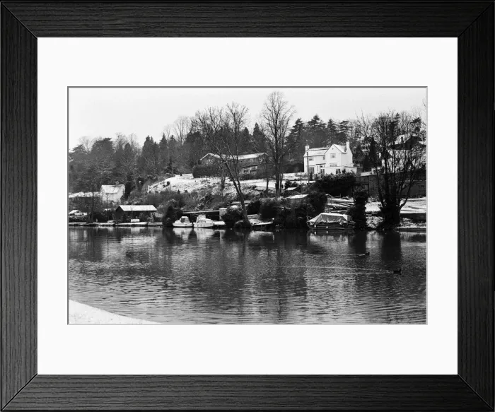Framed Print : Snow scenes in Berkshire. December 1979 Framed Print : Snow scenes in Berkshire. December 1979