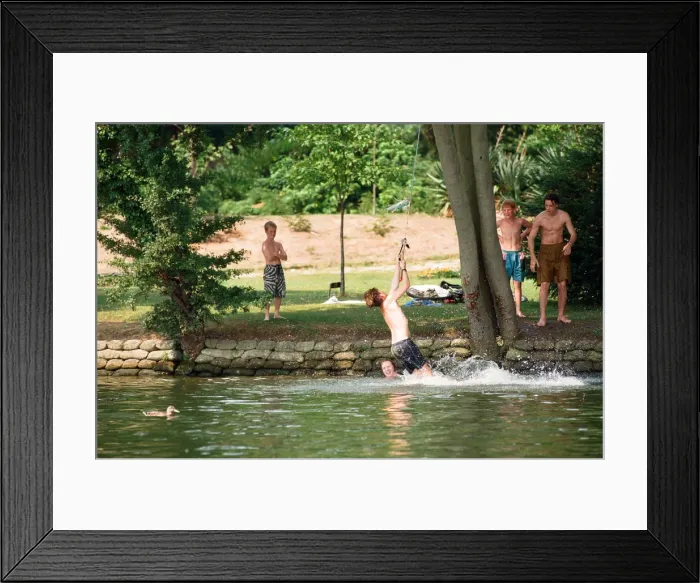 Framed Print : People enjoy the heatwave at Thameside Promenade. 1st August 1995 Framed Print : People enjoy the heatwave at Thameside Promenade. 1st August 1995