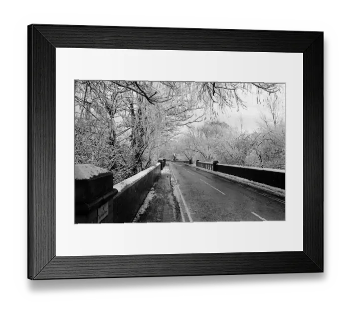 Framed Print : Snow scenes at Sonning, Berkshire. December 1981
