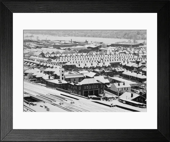 Framed Print : Snow scenes in Reading, Berkshire, seen from Western Tower. December 1981 Framed Print : Snow scenes in Reading, Berkshire, seen from Western Tower. December 1981