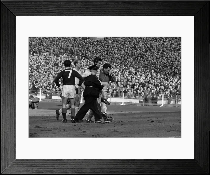Framed Print : Home International Championship match at Wembley Stadium. England 2 v Scotland 2