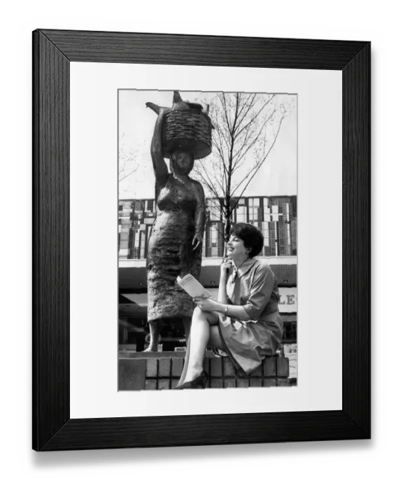 Framed Print : Statue by Hans Scharz deplicting a roman market woman at The Forum Shopping Centre