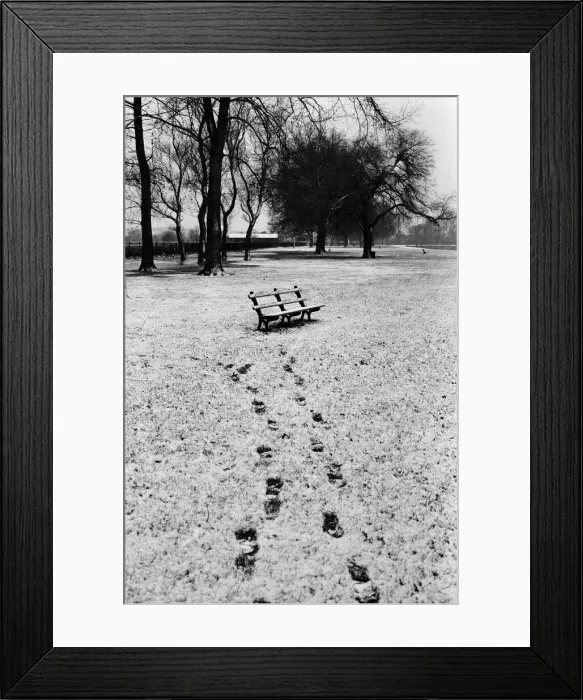 Framed Print : Snow scenes in Berkshire. December 1979 Framed Print : Snow scenes in Berkshire. December 1979