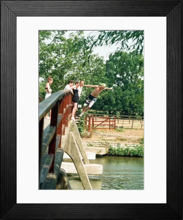 Framed Print : People cool off from the summer sun in Berkshire. 1st August 1995