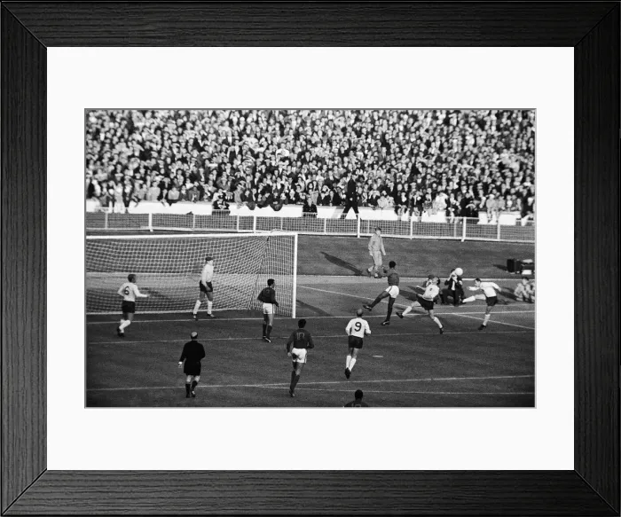 Framed Print : 1966 World Cup Semi Final at Wembley Stadium. England 2 v Portugal 1