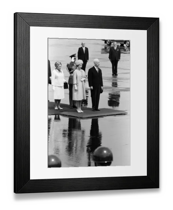 Framed Print : The Queen at Cologne Airport, West Germany, pictured with the President of the Federal Framed Print : The Queen at Cologne Airport, West Germany, pictured with the President of the Federal