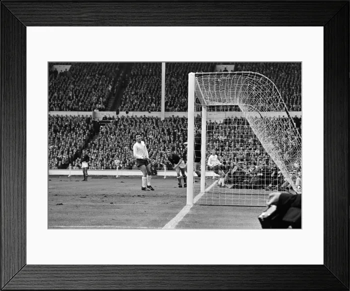Framed Print : International Friendly football match at Wembley Stadium. England 1 v Hungary 0 Framed Print : International Friendly football match at Wembley Stadium. England 1 v Hungary 0