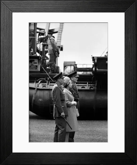 Framed Print : Queen Elizabeth II, during her visit to West Germany. Pictured in Dusseldorf