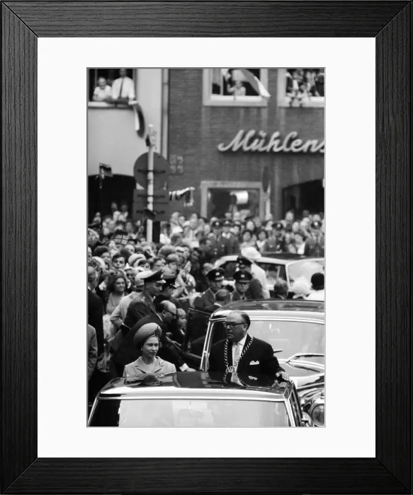Framed Print : Queen Elizabeth II, during her visit to West Germany. Pictured in Dusseldorf Framed Print : Queen Elizabeth II, during her visit to West Germany. Pictured in Dusseldorf