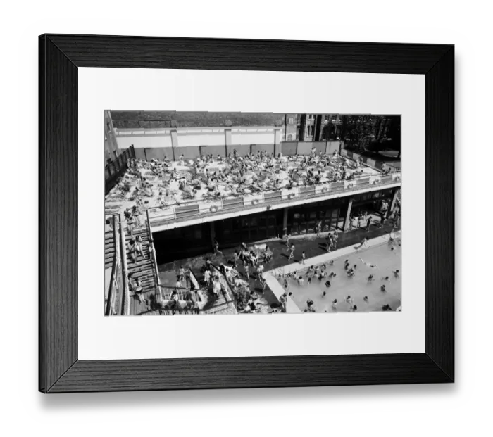 Framed Print : People enjoying the hot weather at the Oasis outdoor swimming pool Lido, London