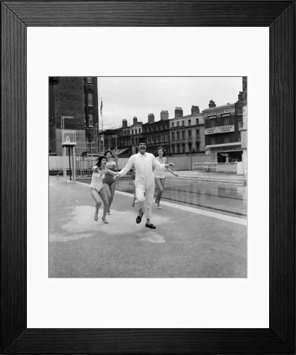 Framed Print : Tommy Cooper opening the Oasis outdoor swimming pool in Holborn for the season