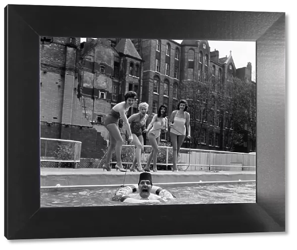 Tommy Cooper opening the Oasis outdoor swimming pool in Holborn for the season