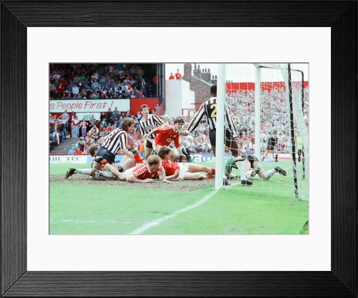 Framed Print : Middlesbrough 1-1 Notts County, League Division Two Play Off 1st Leg match at Ayresome Framed Print : Middlesbrough 1-1 Notts County, League Division Two Play Off 1st Leg match at Ayresome