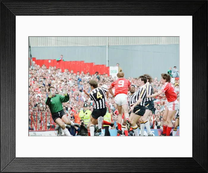 Framed Print : Middlesbrough 1-1 Notts County, League Division Two Play Off 1st Leg match at Ayresome Framed Print : Middlesbrough 1-1 Notts County, League Division Two Play Off 1st Leg match at Ayresome