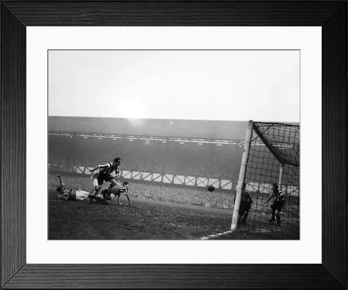 Framed Print : Portsmouth v Newcastle United. FA Cup Quarter-final. Final score 4-2 to Newcastle United Framed Print : Portsmouth v Newcastle United. FA Cup Quarter-final. Final score 4-2 to Newcastle United