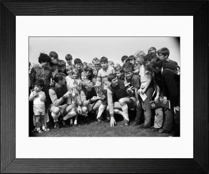 Framed Print : West Hams England World Cup winning trio Bobby Moore Framed Print : West Hams England World Cup winning trio Bobby Moore