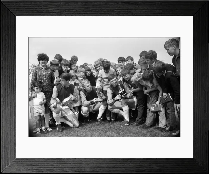 Framed Print : West Hams England World Cup winning trio Bobby Moore Framed Print : West Hams England World Cup winning trio Bobby Moore