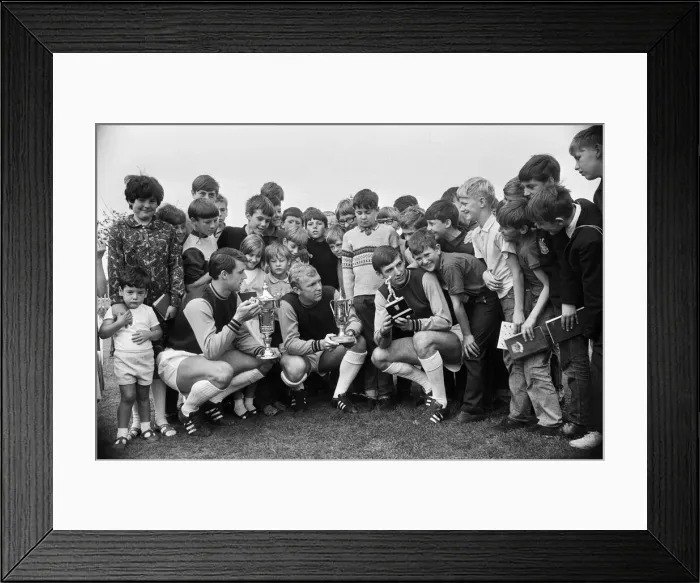 Framed Print : West Hams England World Cup winning trio Bobby Moore Framed Print : West Hams England World Cup winning trio Bobby Moore