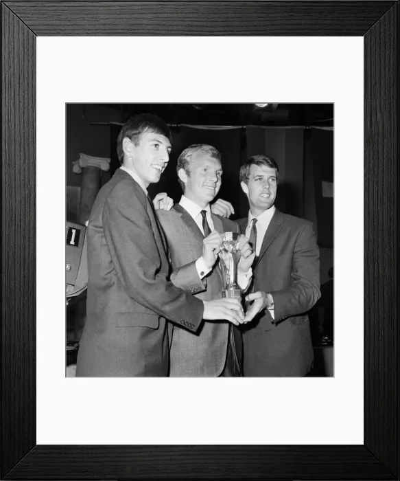 Framed Print : Englands West Ham trio of Martin peters, Bobby Moore Framed Print : Englands West Ham trio of Martin peters, Bobby Moore