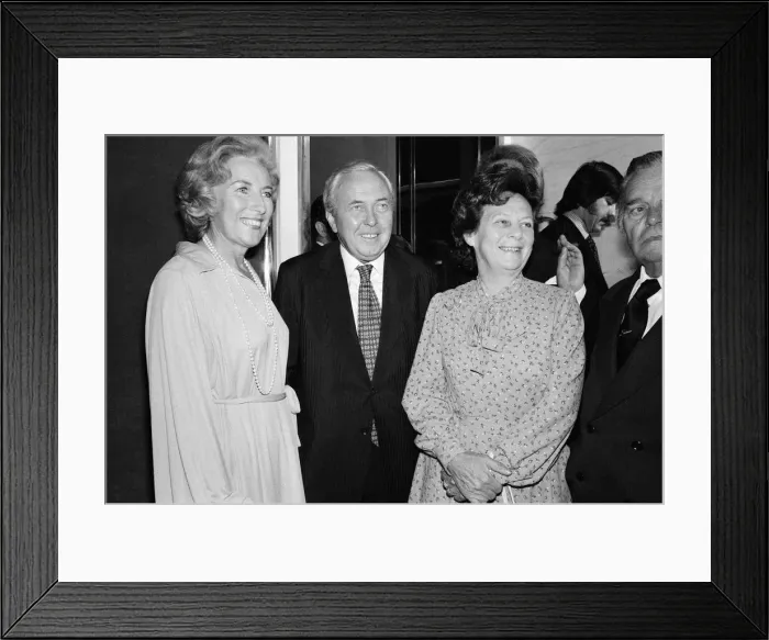 Framed Print : The Variety Club Lunch tribute to Dame Vera Lynn, held at the Savoy Framed Print : The Variety Club Lunch tribute to Dame Vera Lynn, held at the Savoy