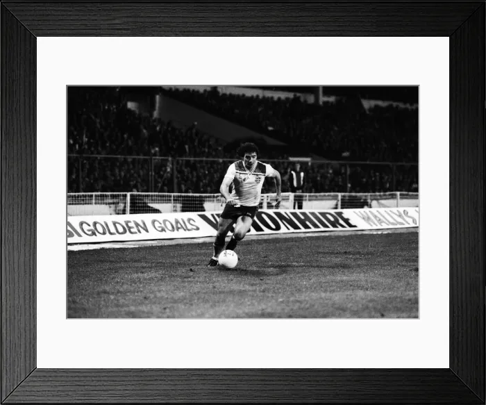 Framed Print : Kevin Keegan, England v Hungary, final score 1-0 to England. FIFA World Cup Group 4 Framed Print : Kevin Keegan, England v Hungary, final score 1-0 to England. FIFA World Cup Group 4