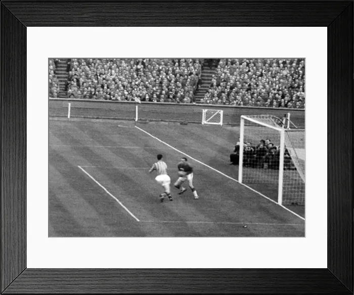 Framed Print : Aston Villa 2-1 Manchester United, FA Cup Final 1957, Wembley Stadium