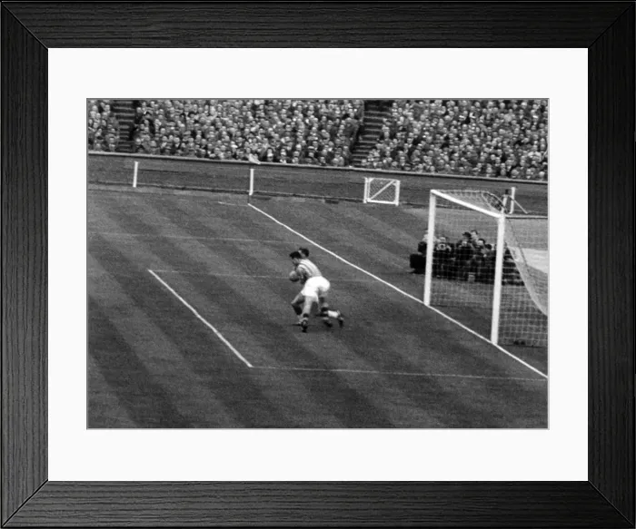 Framed Print : Aston Villa 2-1 Manchester United, FA Cup Final 1957, Wembley Stadium Framed Print : Aston Villa 2-1 Manchester United, FA Cup Final 1957, Wembley Stadium