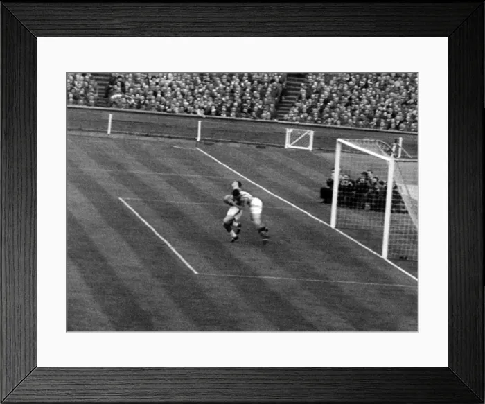 Framed Print : Aston Villa 2-1 Manchester United, FA Cup Final 1957, Wembley Stadium Framed Print : Aston Villa 2-1 Manchester United, FA Cup Final 1957, Wembley Stadium