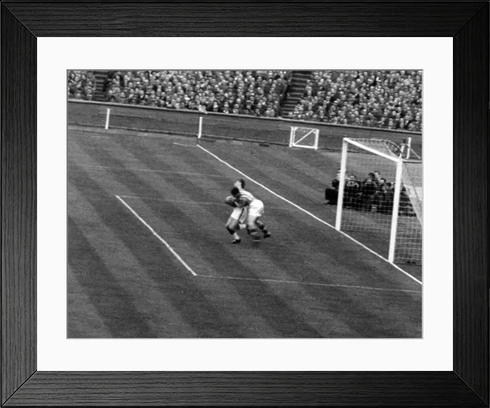 Framed Print : Aston Villa 2-1 Manchester United, FA Cup Final 1957, Wembley Stadium