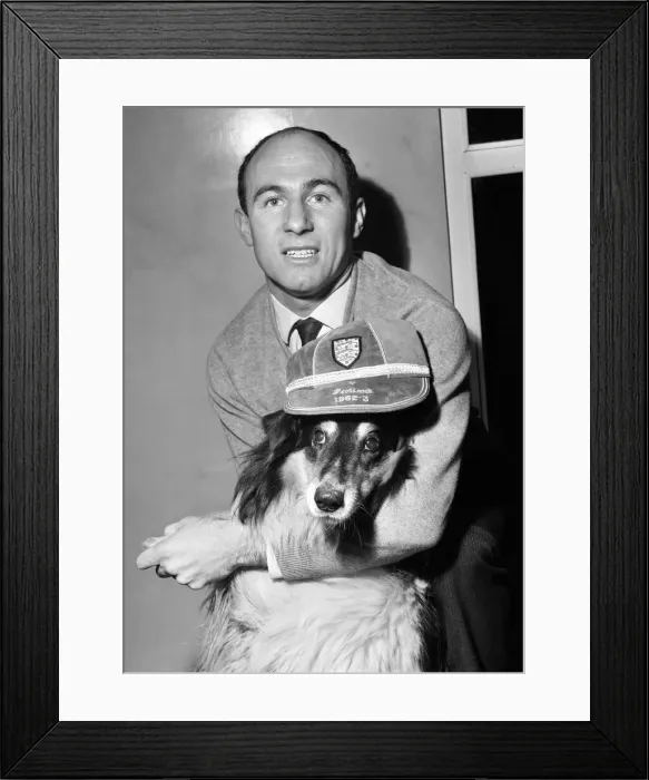 Framed Print : Liverpool inside forward Jimmy Melia celebrates with pet collie dog Sheena at his