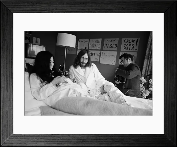 Framed Print : John Lennon and his wife Yoko Ono stage a bed in in a hotel in Amsterdam Framed Print : John Lennon and his wife Yoko Ono stage a bed in in a hotel in Amsterdam