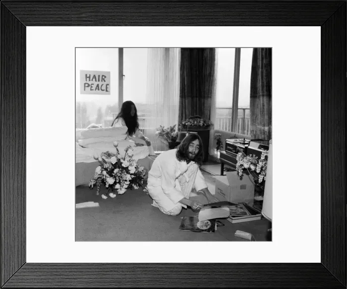 Framed Print : John Lennon and his wife Yoko Ono stage a bed in in a hotel in Amsterdam Framed Print : John Lennon and his wife Yoko Ono stage a bed in in a hotel in Amsterdam