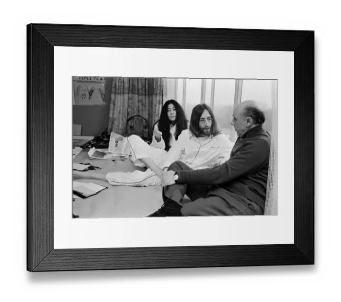 Framed Print : John Lennon and his wife Yoko Ono stage a bed in on their honeymoon