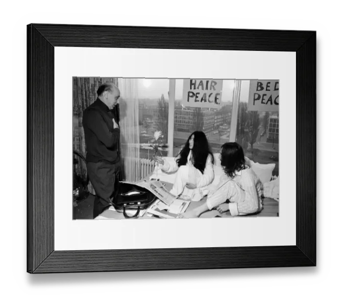 Framed Print : John Lennon and his wife Yoko Ono stage a bed in on their honeymoon