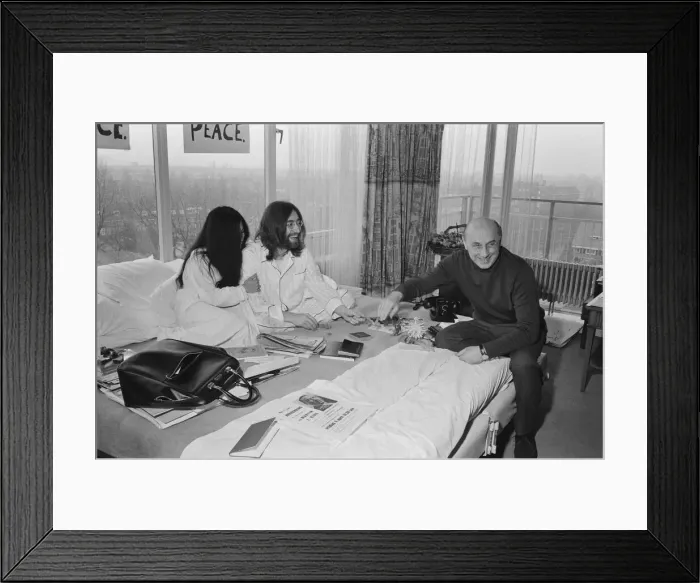 Framed Print : John Lennon and his wife Yoko Ono stage a bed in on their honeymoon