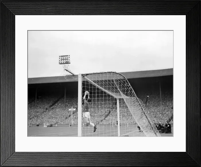 Framed Print : Aston Villa 2-1 Manchester United, FA Cup Final 1957, Wembley Stadium Framed Print : Aston Villa 2-1 Manchester United, FA Cup Final 1957, Wembley Stadium