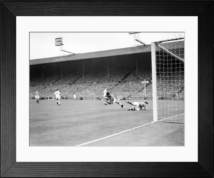 Framed Print : Aston Villa 2-1 Manchester United, FA Cup Final 1957, Wembley Stadium Framed Print : Aston Villa 2-1 Manchester United, FA Cup Final 1957, Wembley Stadium