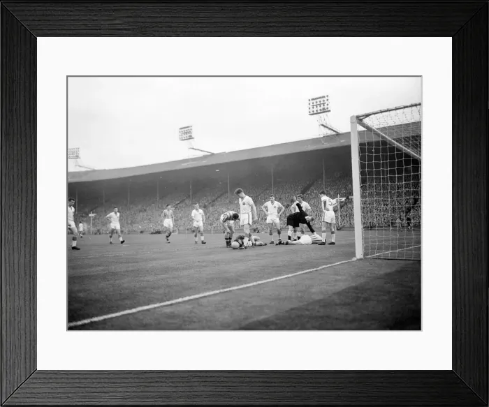 Framed Print : Aston Villa 2-1 Manchester United, FA Cup Final 1957, Wembley Stadium Framed Print : Aston Villa 2-1 Manchester United, FA Cup Final 1957, Wembley Stadium