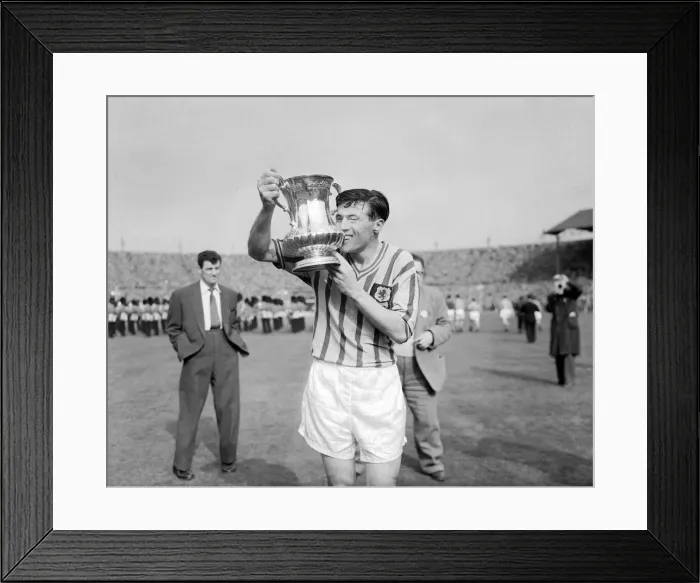 Framed Print : Aston Villa 2-1 Manchester United, FA Cup Final 1957, Wembley Stadium Framed Print : Aston Villa 2-1 Manchester United, FA Cup Final 1957, Wembley Stadium