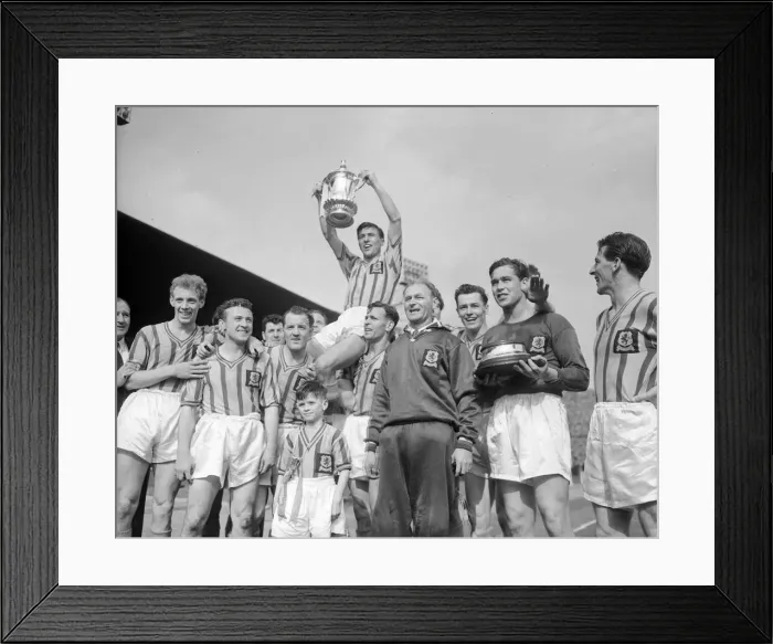 Framed Print : Aston Villa 2-1 Manchester United, FA Cup Final 1957, Wembley Stadium