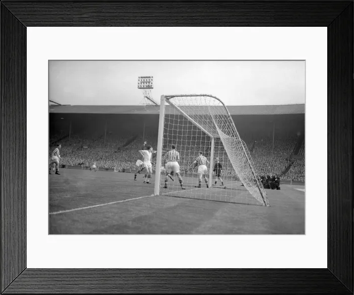 Framed Print : Aston Villa 2-1 Manchester United, FA Cup Final 1957, Wembley Stadium