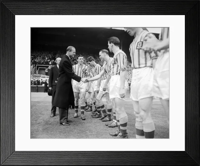 Framed Print : Aston Villa 2-1 Manchester United, FA Cup Final 1957, Wembley Stadium Framed Print : Aston Villa 2-1 Manchester United, FA Cup Final 1957, Wembley Stadium
