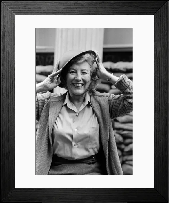Framed Print : Dame Vera Lynn will appear at the Lyceum in Stage Door Canteen Framed Print : Dame Vera Lynn will appear at the Lyceum in Stage Door Canteen