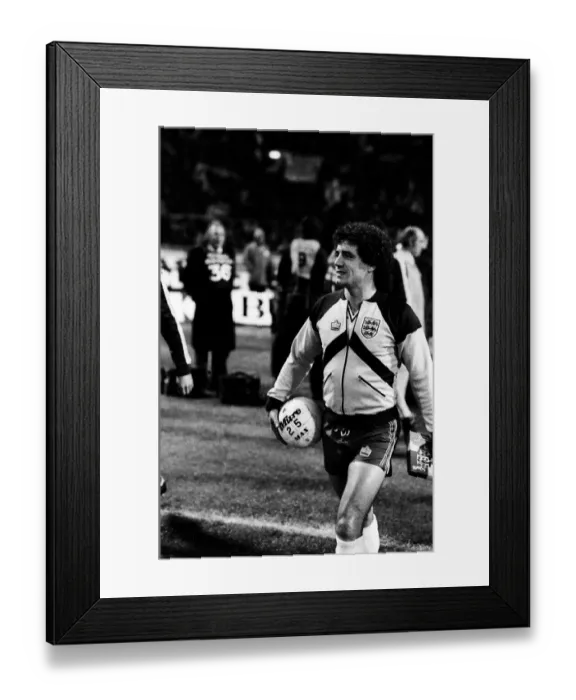 Framed Print : Kevin Keegan, England v Hungary, final score 1-0 to England. FIFA World Cup Group 4 Framed Print : Kevin Keegan, England v Hungary, final score 1-0 to England. FIFA World Cup Group 4