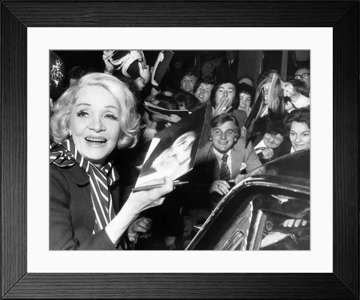 Framed Print : Marlene Dietrich at the Alexandra Theatre, Birmingham. 14th May 1973 Framed Print : Marlene Dietrich at the Alexandra Theatre, Birmingham. 14th May 1973