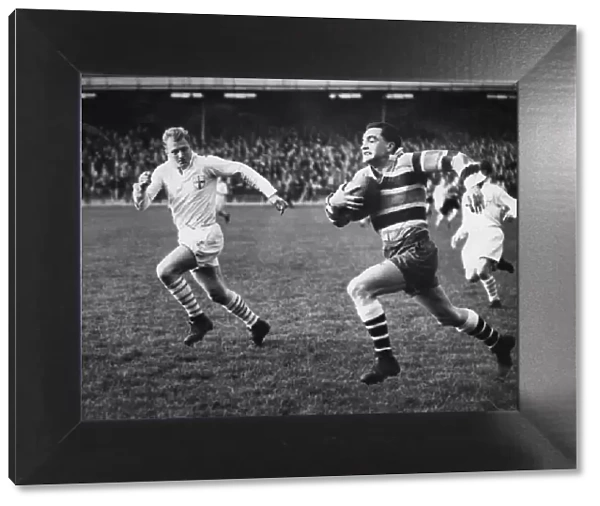 Keith Maddocks, Neath Rugby Union Player, match action, in a race for the London Counties