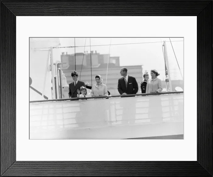 Framed Print : The Royal family set off for their annual holiday to Balmoral
